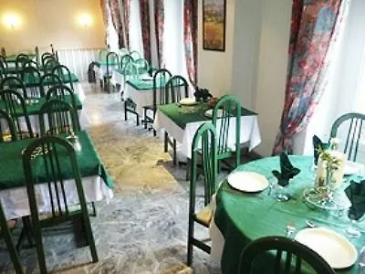 Saint Louis De France 3* לורדה