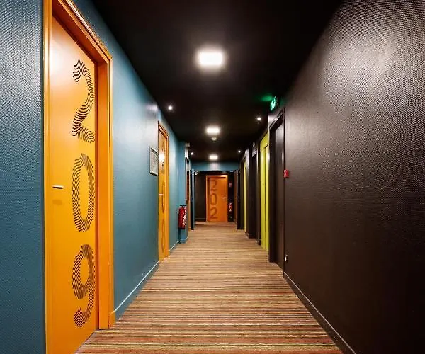 Saint Louis De France 호텔 3*