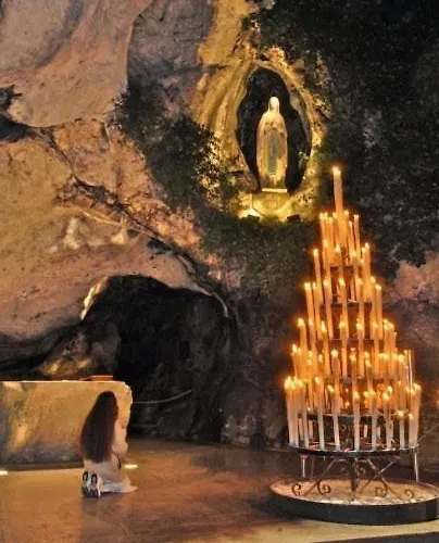 Saint Louis De France 루르드