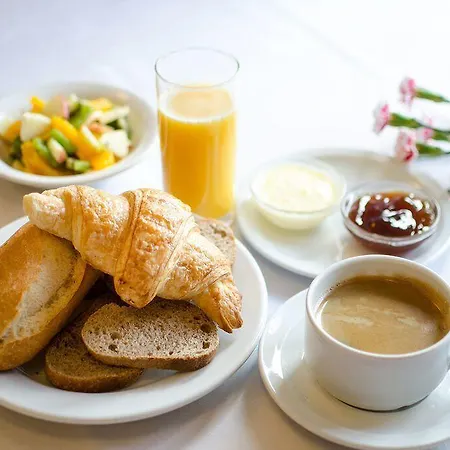 Saint Louis De France Hotel 3*